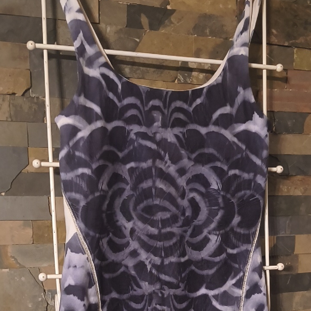 Lululemon Athletica Cream and Gray Tank